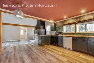 5875 Lakeview Terrace in Lakeview, NY - Foto de edificio - Building Photo