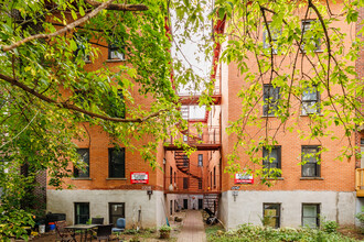 2210 Régent Av in Montréal, QC - Building Photo - Building Photo