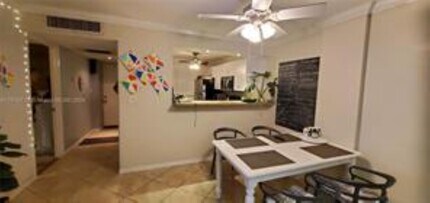110 Royal Park Dr, Unit 1H in Oakland Park, FL - Foto de edificio - Building Photo