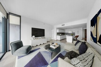 88 SW 7th St, Unit 1004 in Miami, FL - Foto de edificio - Building Photo