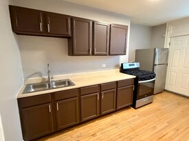 6501 S Maplewood Ave, Unit 2523-2 in Chicago, IL - Building Photo