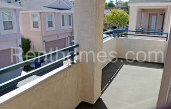 11867 Spruce Run Dr in San Diego, CA - Building Photo - Building Photo