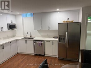 5181 Churchill Meadows Blvd in Mississauga, ON - Building Photo - Building Photo