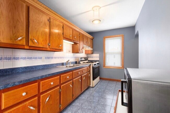 344 Snell St in Fall River, MA - Building Photo - Building Photo