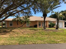 381 Del Monte Rd in Sebastian, FL - Building Photo