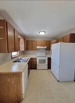 1026 Castlewood Dr in Brookings, SD - Building Photo