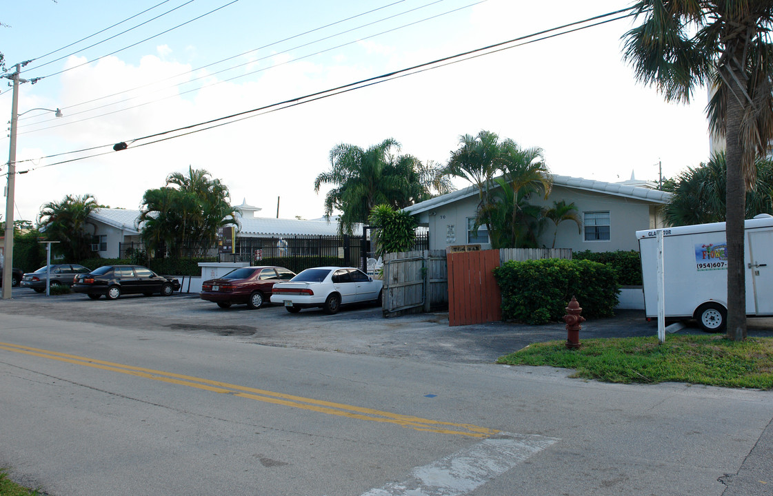 910 N Victoria Park Rd in Fort Lauderdale, FL - Building Photo