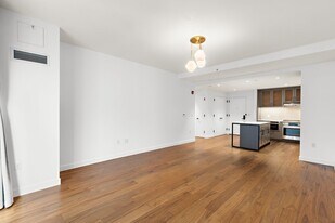 2 Shore Ln in Jersey City, NJ - Building Photo