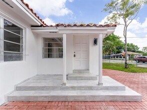 520 NW 32nd Pl in Miami, FL - Building Photo - Building Photo
