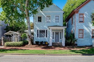 307 W Henry St, Unit A in Savannah, GA - Building Photo