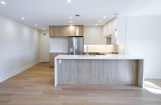 10 Fontenay in Toronto, ON - Building Photo