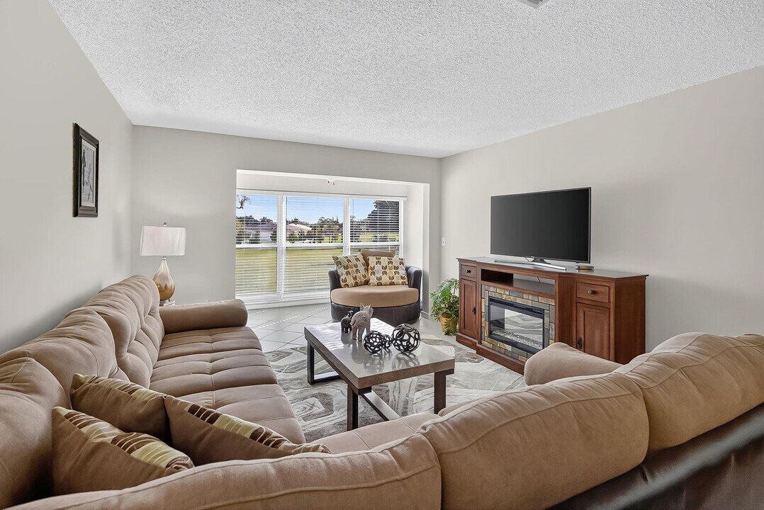 13765 Flora Pl in Delray Beach, FL - Building Photo