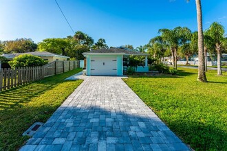 501 S Pine St in New Smyrna Beach, FL - Building Photo - Building Photo