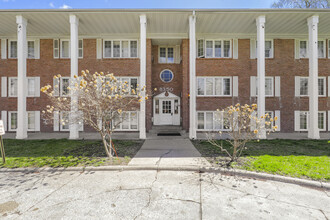 FreeBloom Apartments in Bloomington, MN - Foto de edificio - Building Photo