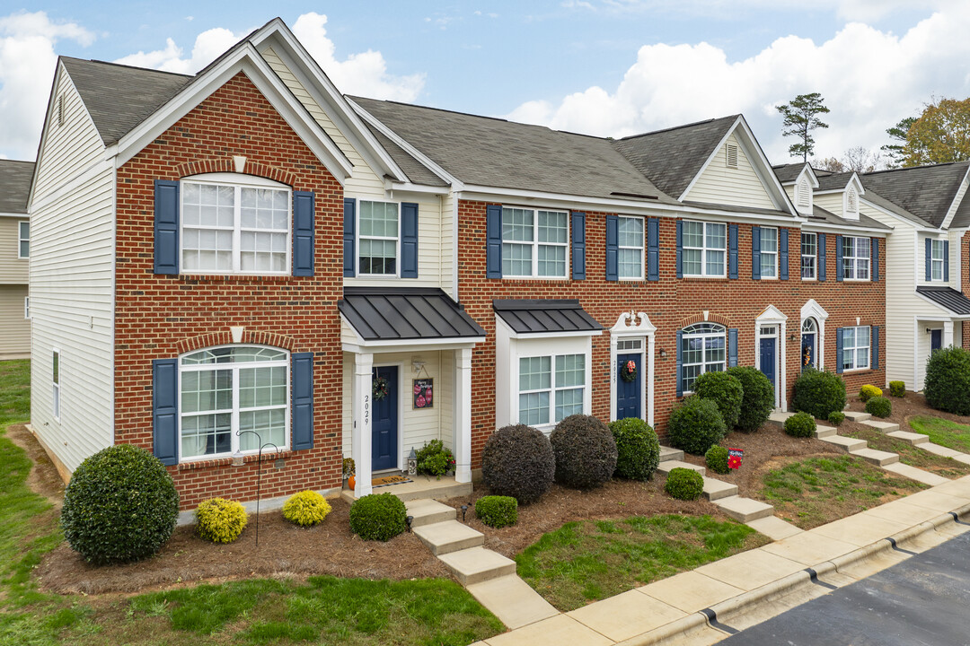 The Reserve at Catawba Creek in Gastonia, NC - Foto de edificio