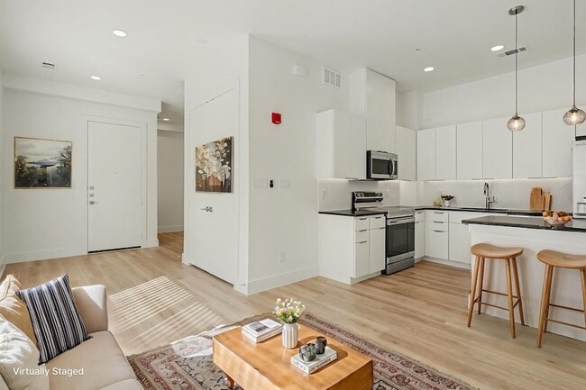 property at 2217 N Fitzhugh Ave