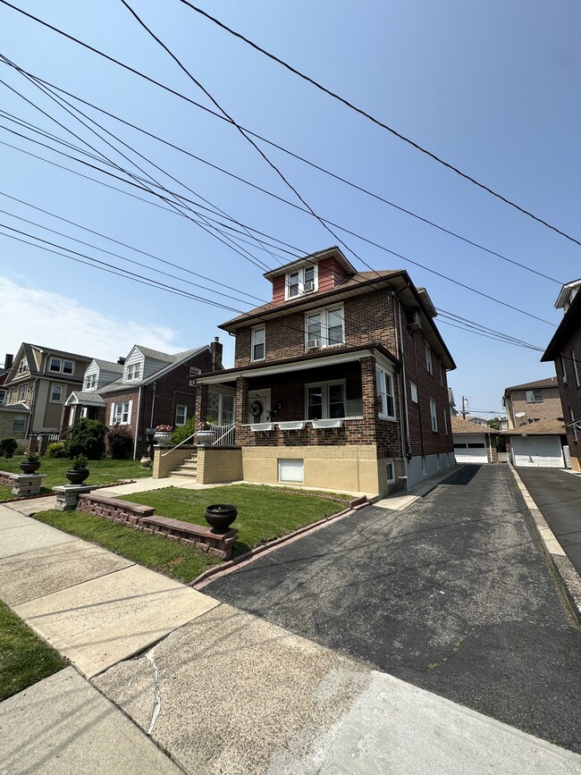 225 Hudson Pl, Unit 1