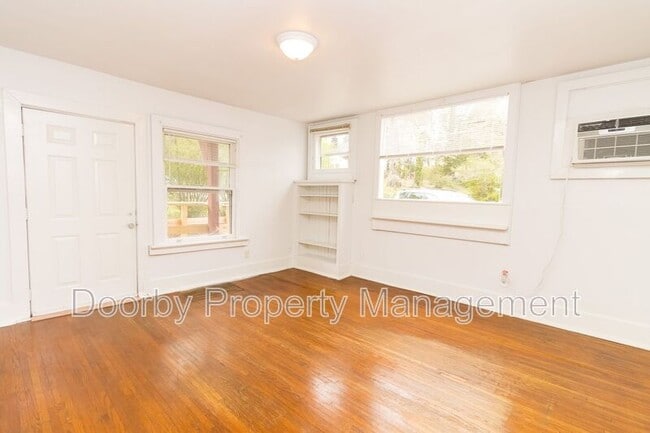 12 Bellflower Cir, Unit Unit 2 in Chattanooga, TN - Foto de edificio - Building Photo