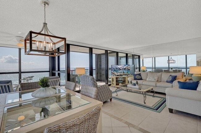 10410 S Ocean Dr, Unit Penthouse in Jensen Beach, FL - Building Photo - Building Photo