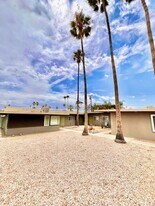 540 S Mountain View Dr in Palm Springs, CA - Building Photo