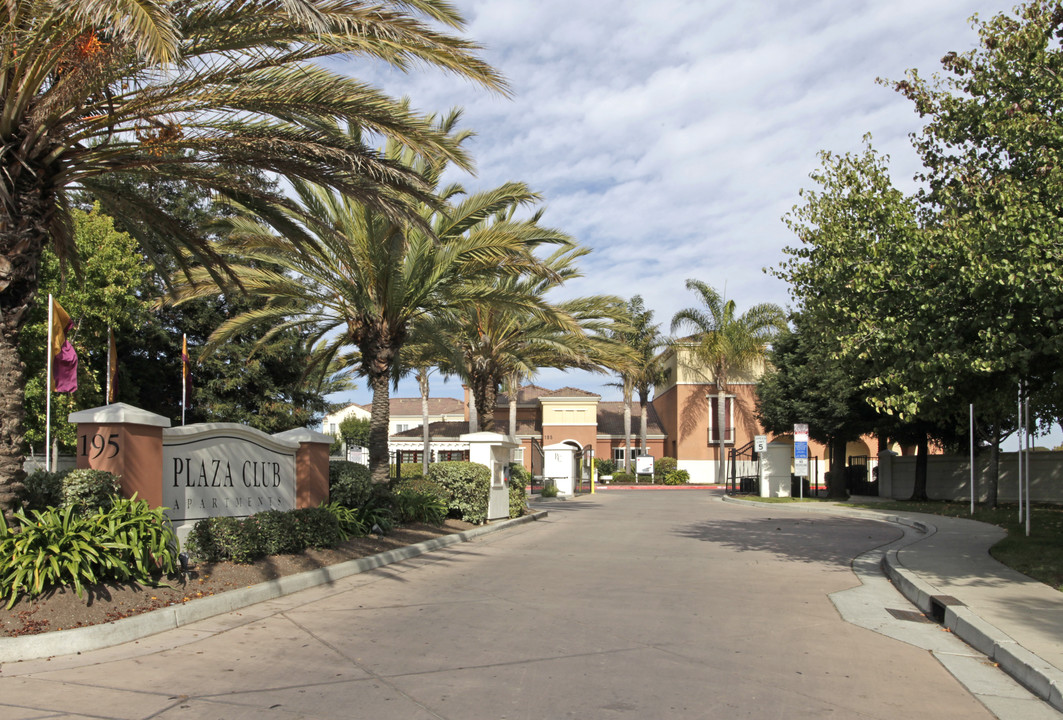 Plaza Club Apartments in Salinas, CA - Building Photo