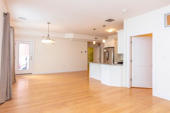 70 Prospect St, Unit 202T in Somerville, MA - Building Photo - Building Photo