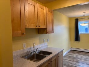 15940 109 Av NW in Edmonton, AB - Building Photo - Building Photo