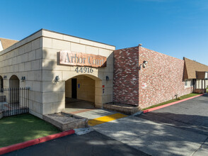 Arbor Court in Lancaster, CA - Building Photo - Primary Photo