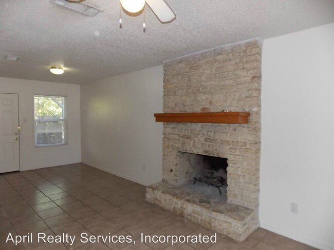 200 Laurel Dr in Round Rock, TX - Foto de edificio - Building Photo