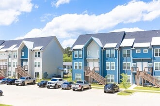 Ivy Row at LA Tech in Ruston, LA - Building Photo - Building Photo