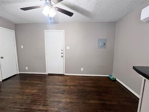 1121 N Bishop Ave in Dallas, TX - Building Photo - Building Photo