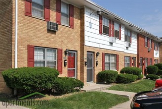 Colonial Village in Dayton, OH - Building Photo - Building Photo