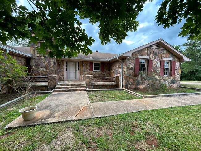 property at 1609 Oak Grove Rd