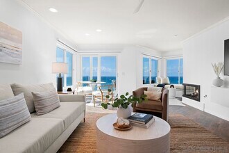 239 S Helix Ave in Solana Beach, CA - Building Photo - Building Photo