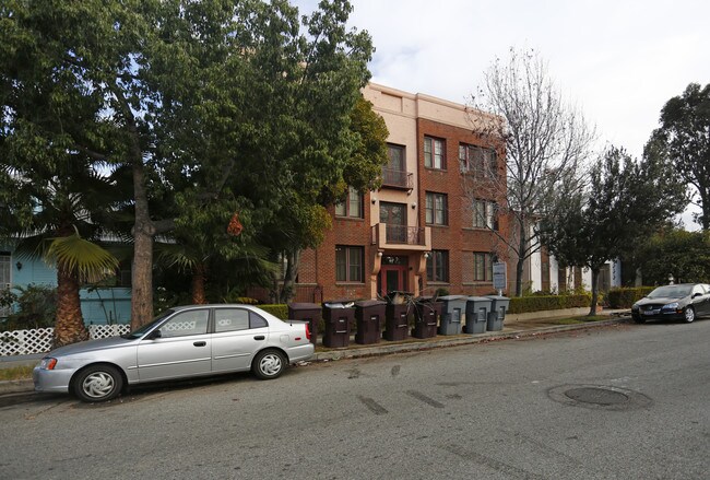 337 W Elk Ave in Glendale, CA - Foto de edificio - Building Photo