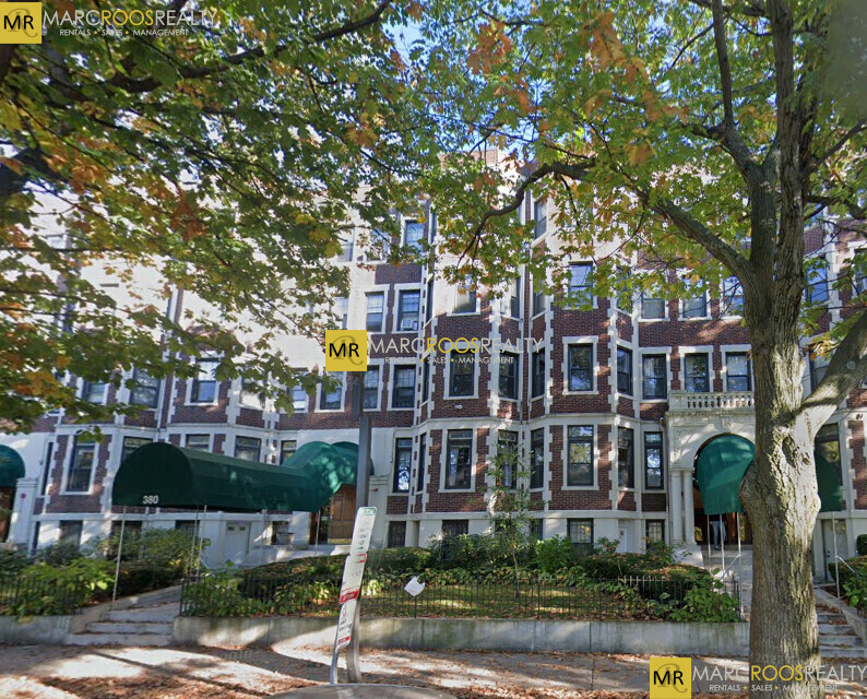 382 Riverway, Unit 2 in Boston, MA - Building Photo