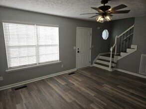 124 Wolverine Trail in La Vergne, TN - Foto de edificio - Building Photo