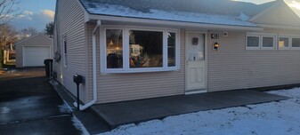 411 Brewer St in East Hartford, CT - Building Photo