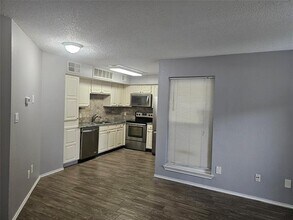 2300 Bamboo Dr in Arlington, TX - Building Photo - Building Photo
