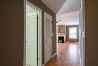 1721 Bulon Dr in Cary, NC - Foto de edificio - Building Photo