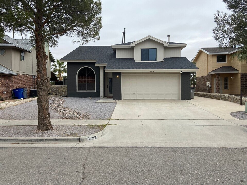 1756 Dean Jones Dr in El Paso, TX - Building Photo