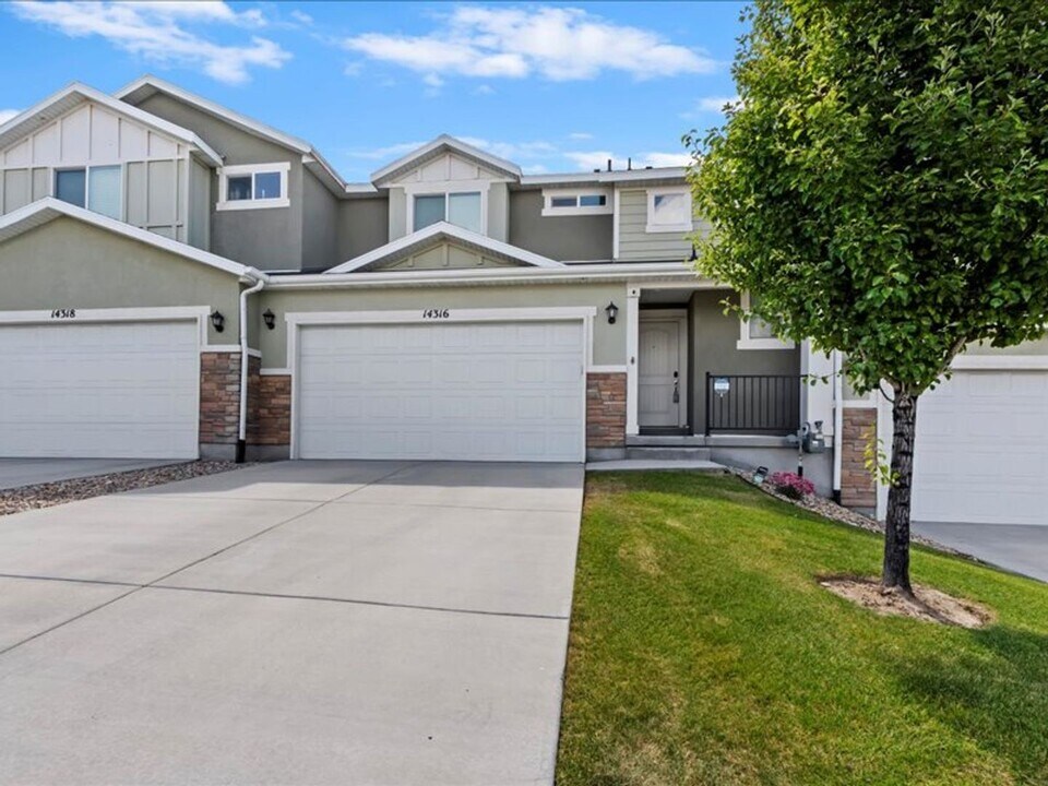 14316 Autumn Path Ln in Riverton, UT - Building Photo