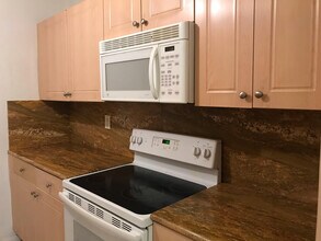 760 SE 2nd Ave, Unit D214 in Deerfield Beach, FL - Foto de edificio - Building Photo