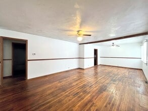 308 E 17th Ave in Hutchinson, KS - Building Photo - Building Photo