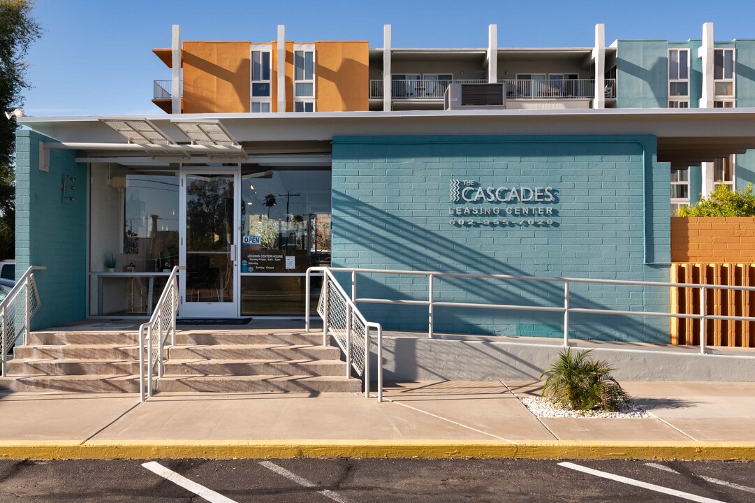 The Cascades Apartments in Phoenix, AZ - Foto de edificio