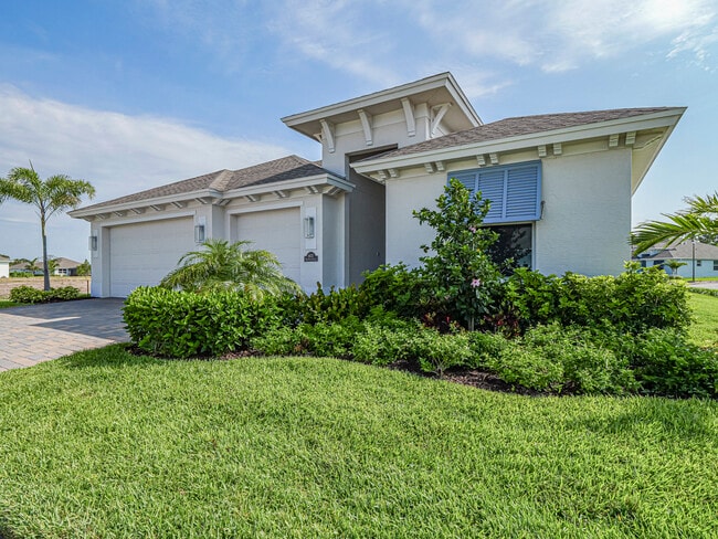 property at 6423 High Pointe Cir