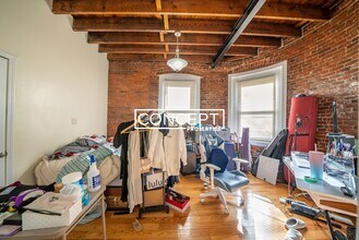 879 Beacon St, Unit 111 in Boston, MA - Building Photo - Building Photo