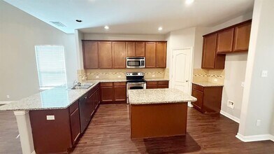 129 Eagle Owl Loop in Leander, TX - Building Photo - Building Photo