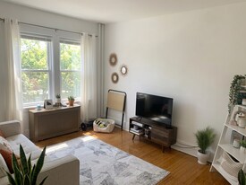 51 Russell Rd in Albany, NY - Building Photo