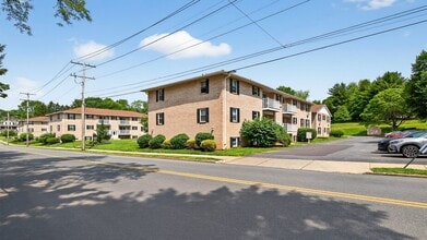 West End Village at Bethlehem in Bethlehem, PA - Foto de edificio - Building Photo